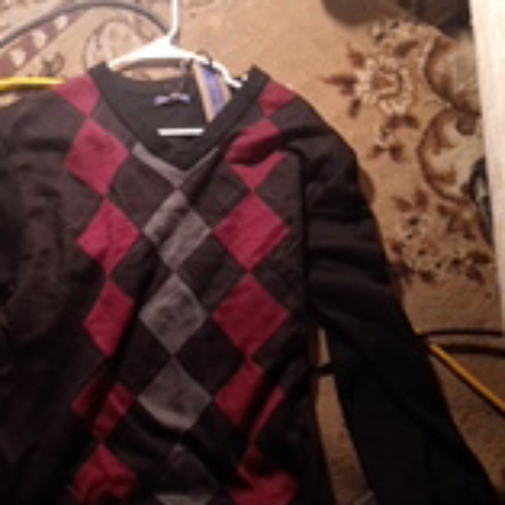 Sweaters - Picture 5 of 5